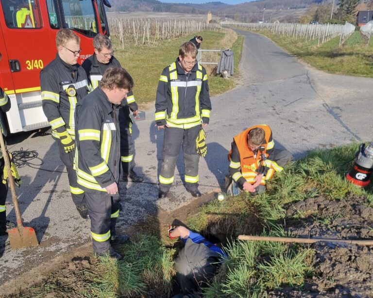 16/2025 Tierrettung/Hund in Abwasserrohr
